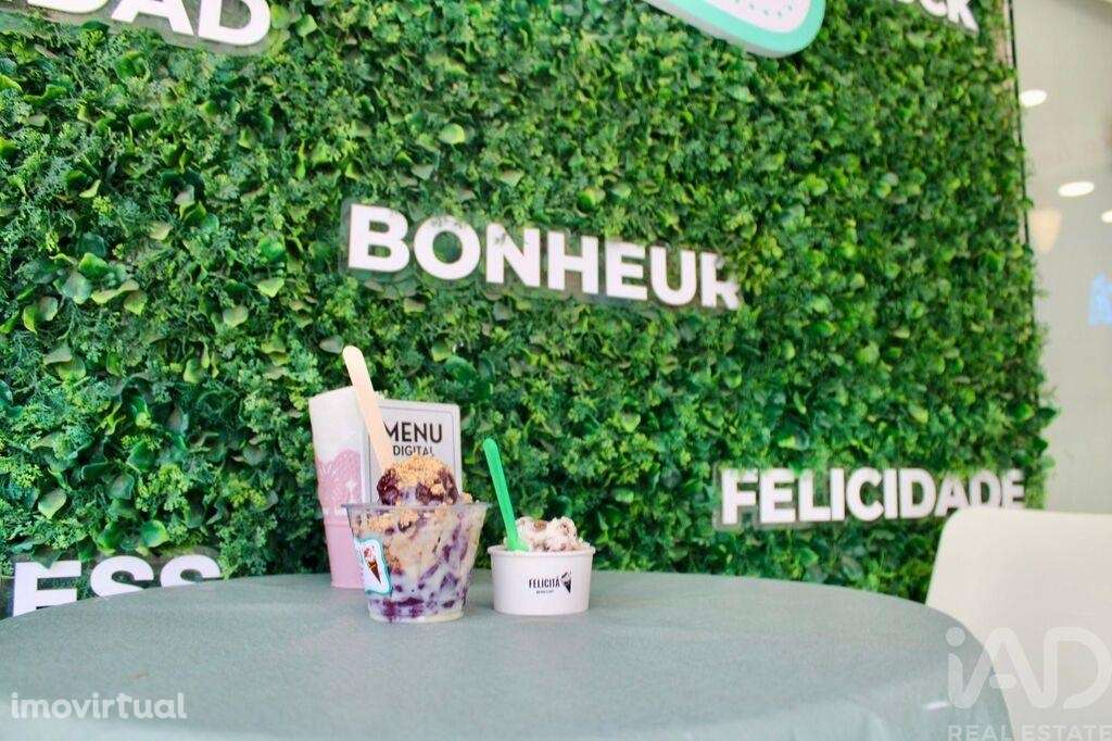 Prédio em Carcavelos e Parede - Grande imagem: 3/15