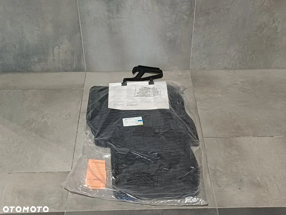 NR 575 Nowe oryginalne dywaniki gumowe do VW Passat 2 sztuki 3G1061502A - 2