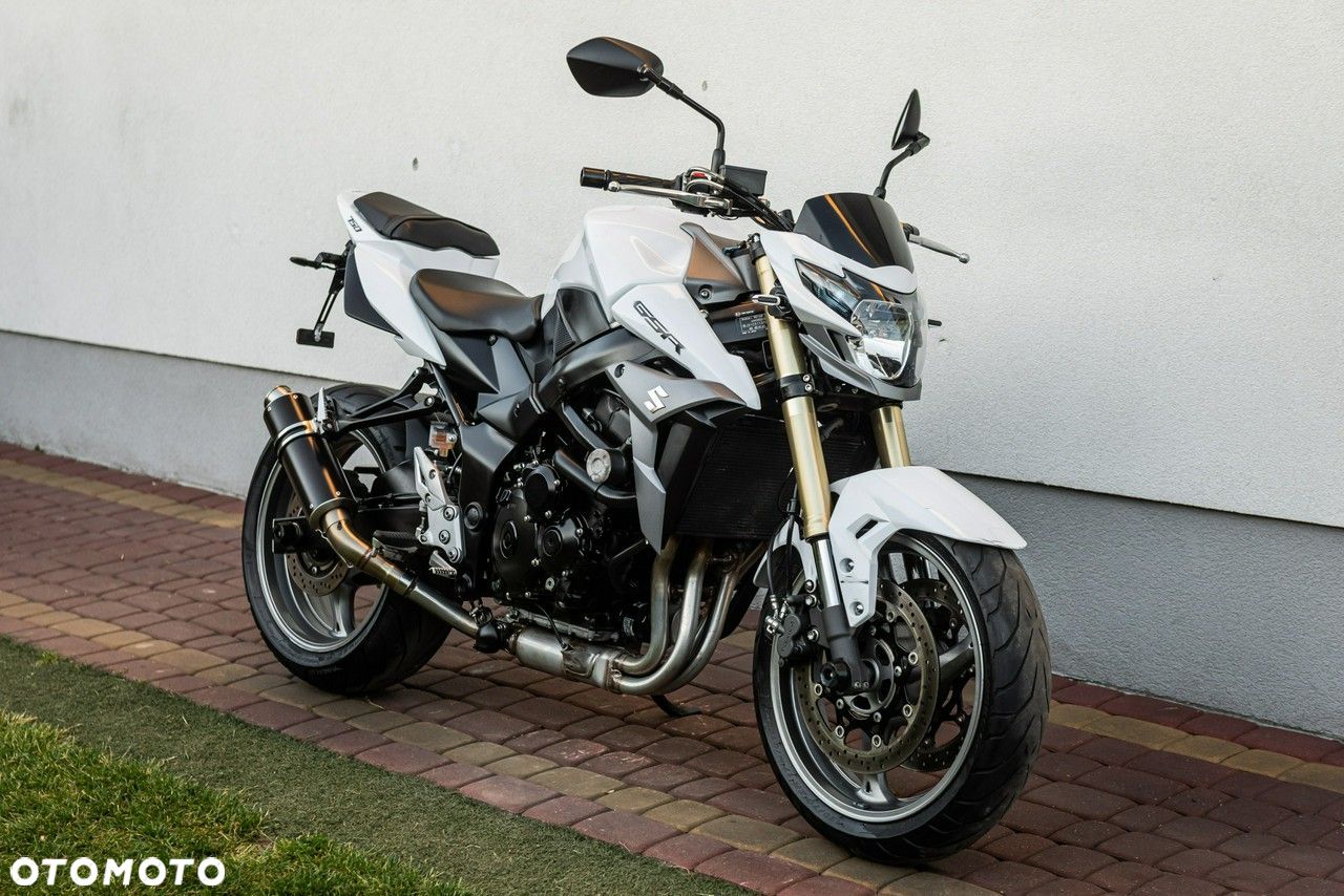Suzuki GSR - 1