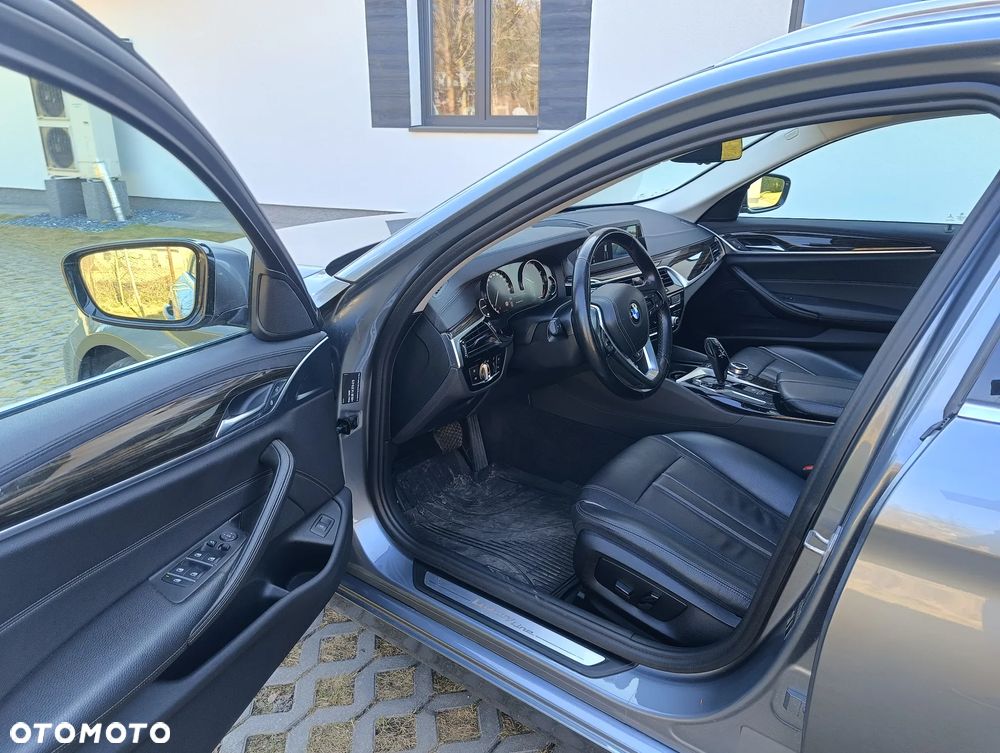 BMW Seria 5 525d Luxury Line sport - 9