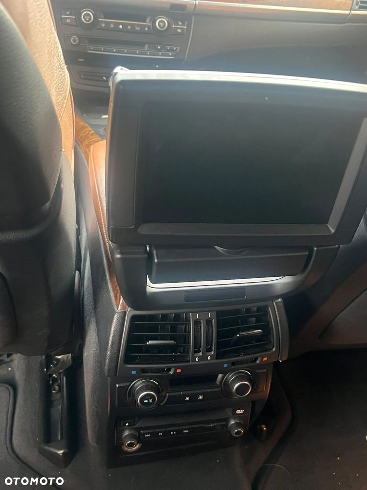 BMW X5 4.8i xDrive - 11