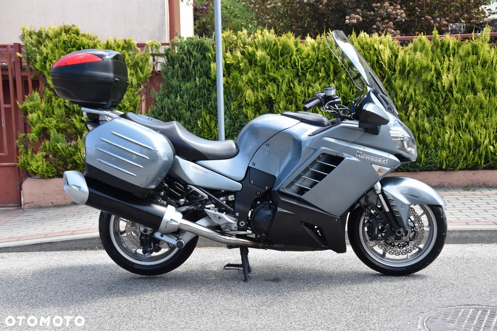 Kawasaki GTR - 6