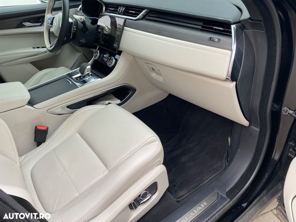 Jaguar F-Pace P250 AWD HSE - 10