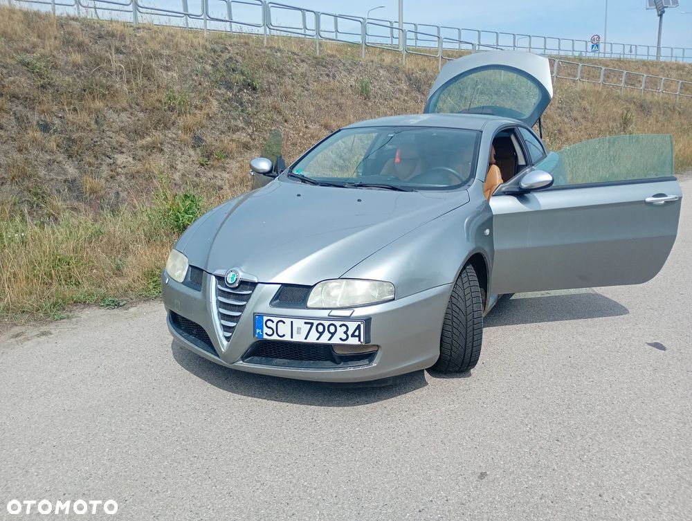 Alfa Romeo GT 2.0JTS Distinctive - 1