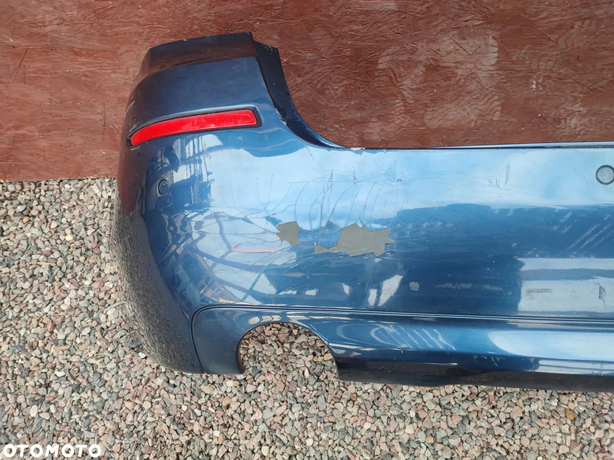 BMW F11 / F11N ORYGINALNY ZDERZAK TYŁ POD: PDC ( CZUJNIKI PARKOWANIA ORAZ WYDECH 535D ) O NR. 7 254 919 / 7 237 303 OEM W KOLORZE TIEFSEEBLAU METALLIC A76 - 6