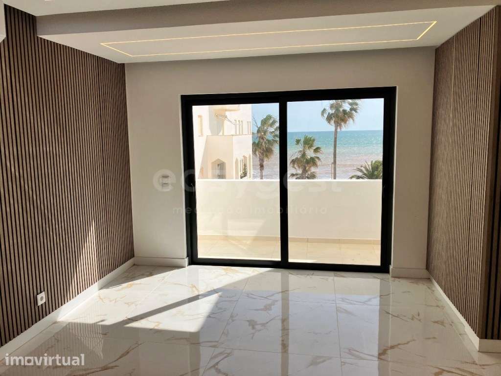 T2 Remodelado Frente Mar com Garagem e Arrecadação - Quarteira - Grande imagem: 4/29