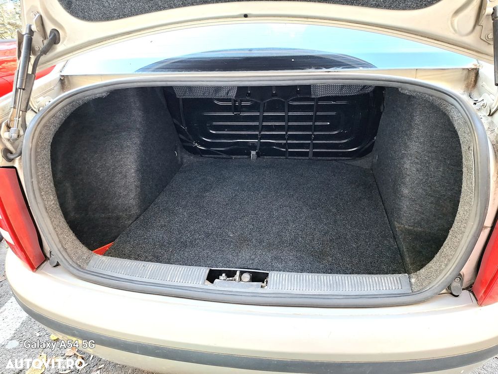 Skoda Fabia Sedan 1.2 Classic - 6