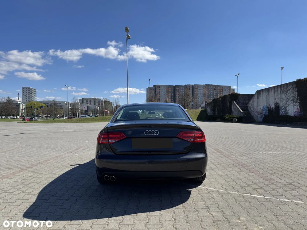 Audi A4 Limousine - 4