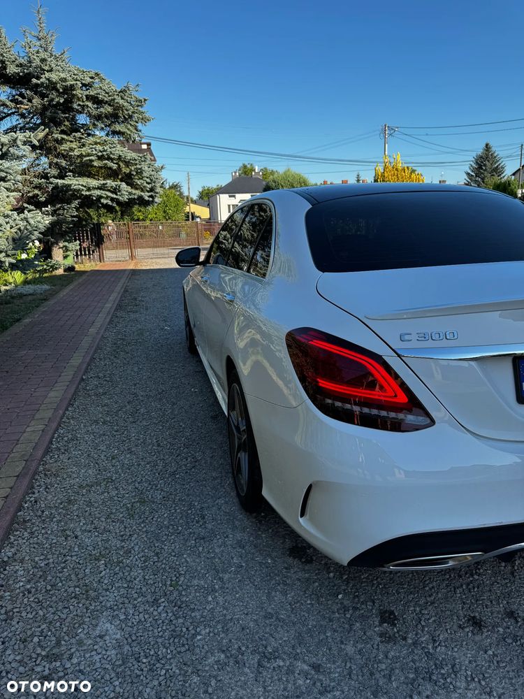 Mercedes-Benz Klasa C 300 9G-TRONIC AMG Line - 1