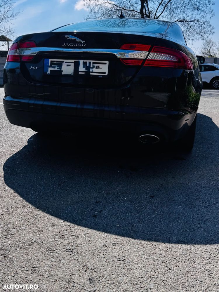 Jaguar XF 2.2D - 9