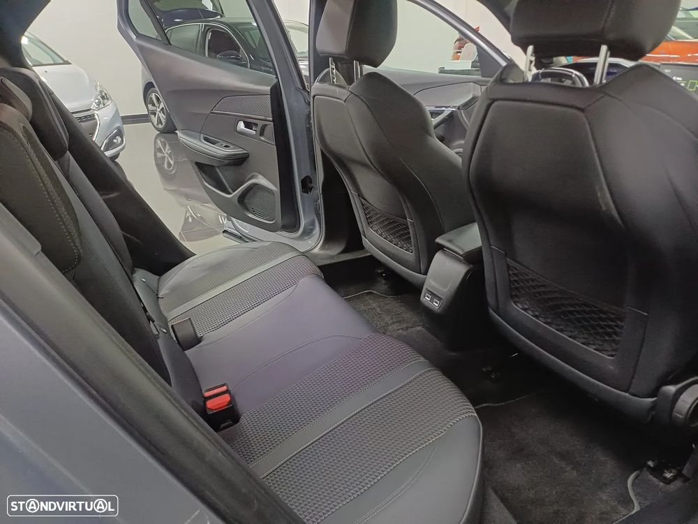 Peugeot 2008 PureTech 130 EAT8 GT - 22