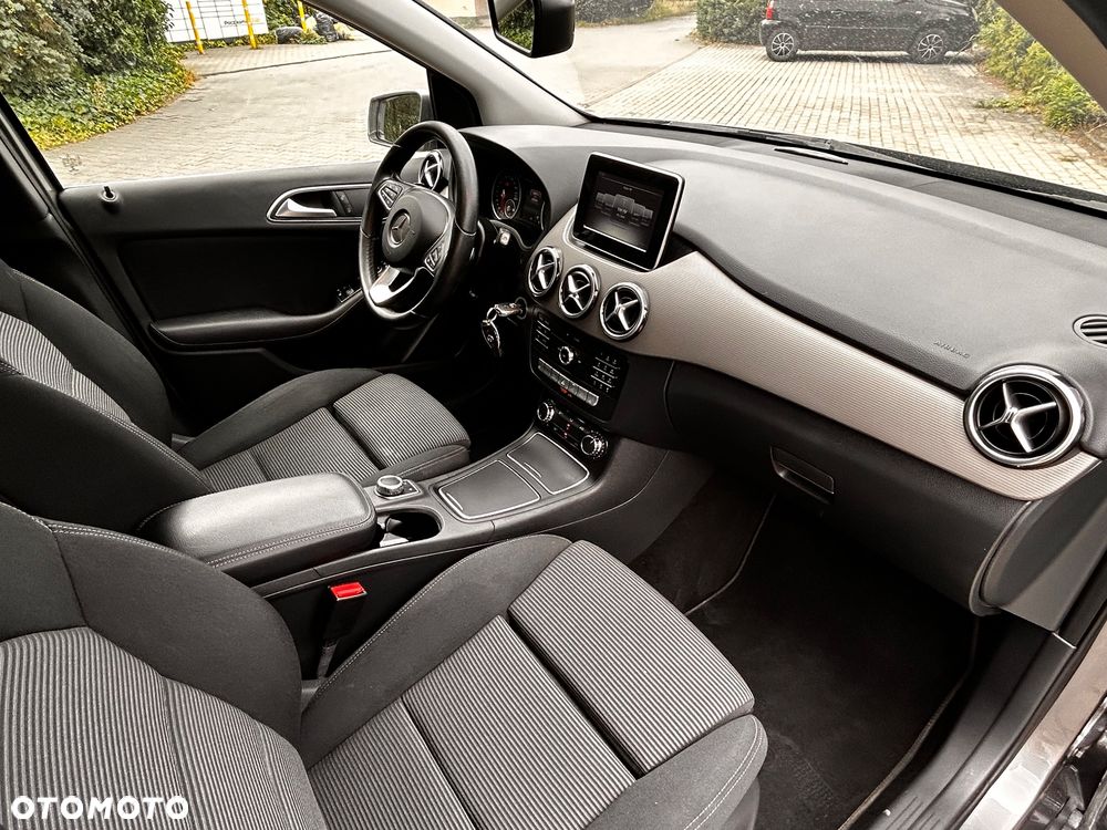 Mercedes-Benz Klasa B 180 7G-DCT Style - 29