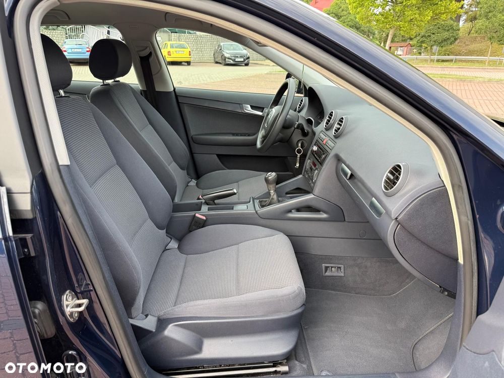 Audi A3 Sportback 1.6 FSI Ambiente - 17