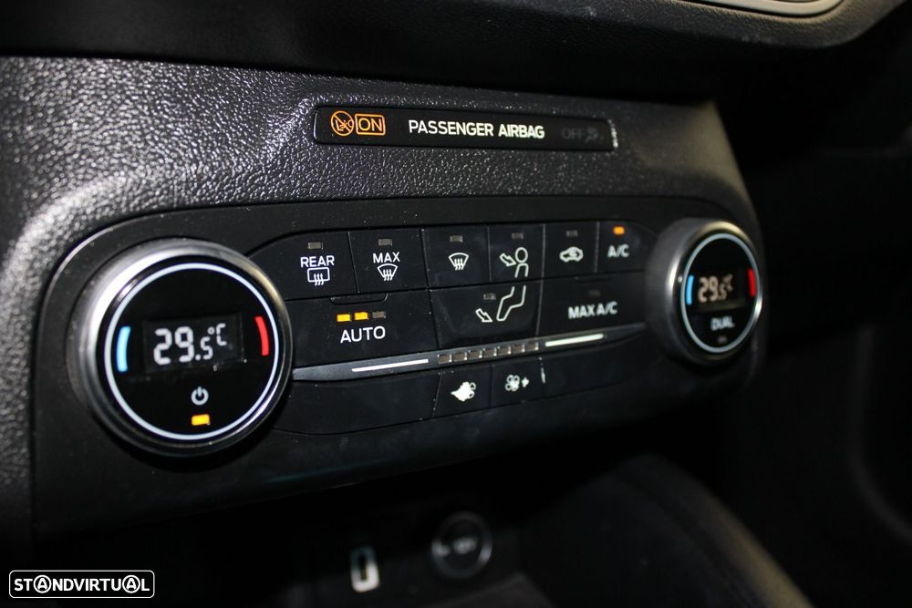 Ford Focus SW 1.5 TDCi EcoBlue Business - 18