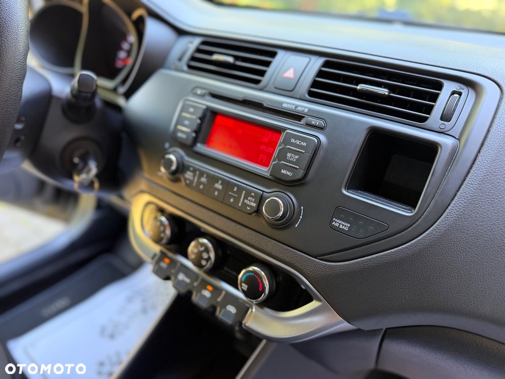 Kia Rio 1.2 Fifa World Cup Edition - 28