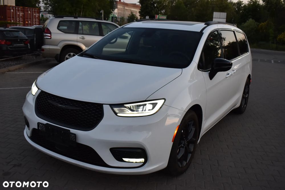 Chrysler Pacifica - 1