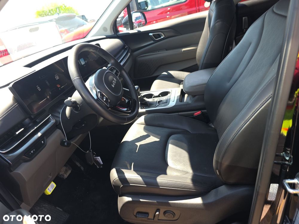 Kia Carnival - 7