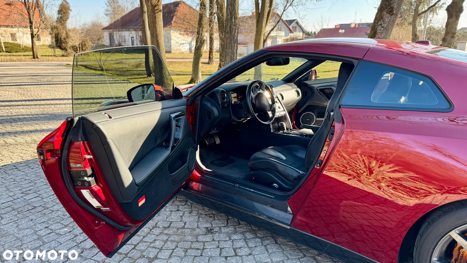 Nissan GT-R Premium Edition - 10