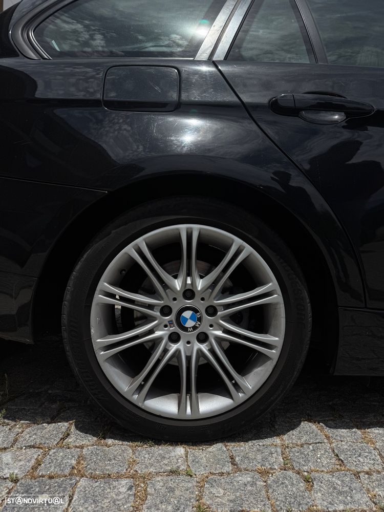BMW 320 d Exclusive - 12
