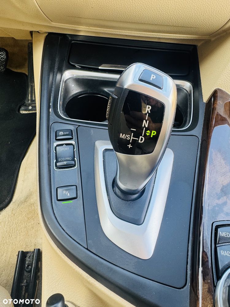 BMW Seria 3 328i xDrive Sport-Aut Luxury Line - 23