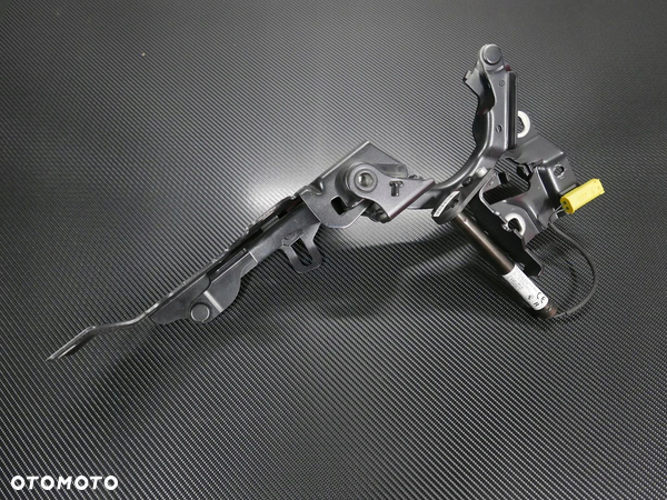 BMW F46 ZAWIAS MASKI PRAWY NABÓJ PIROTECHNICZNY 7348856 7300522