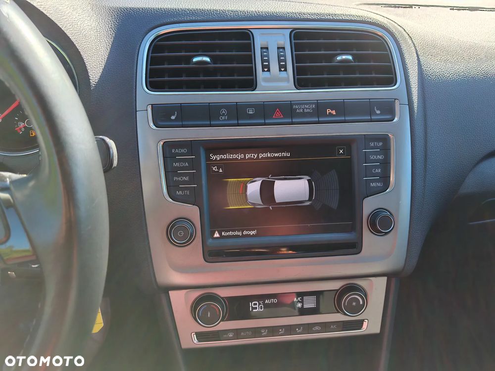 Volkswagen Polo 1.4 TDI Blue Motion Technology Lounge - 29