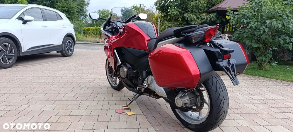 Honda VFR - 9