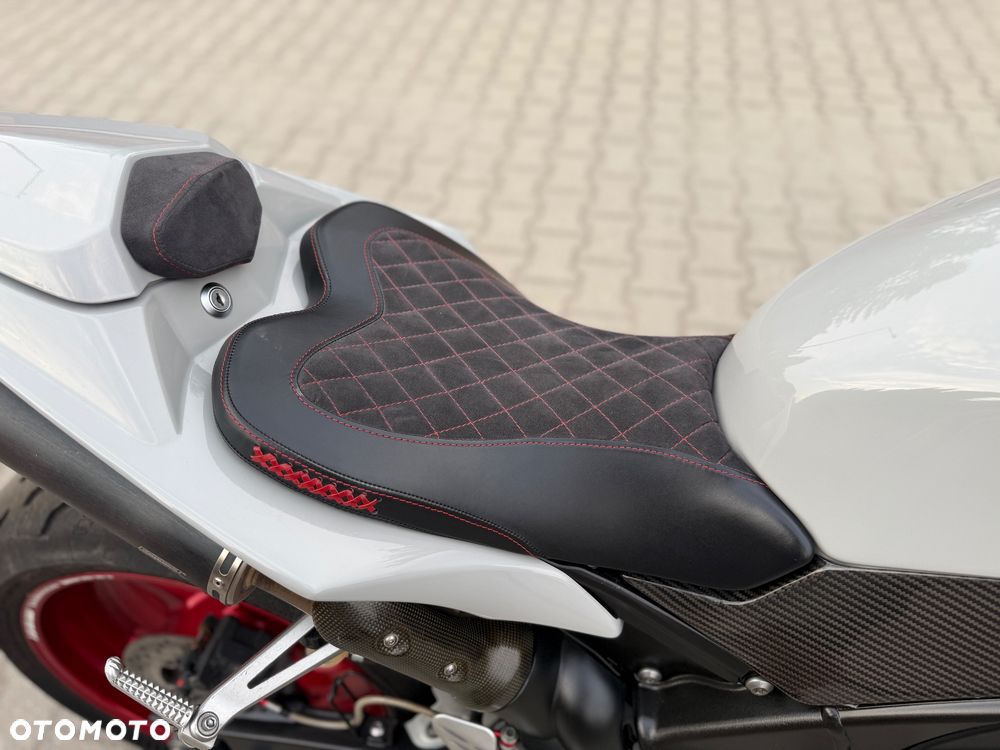 Yamaha R1 - 12