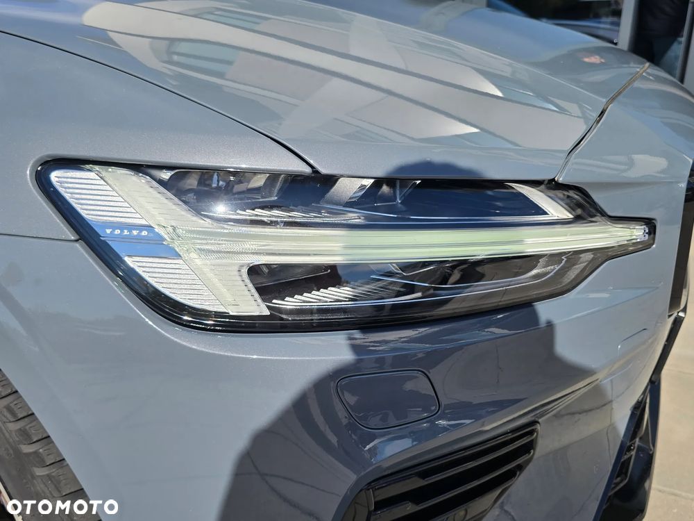 Volvo V60 T6 AWD Plug-In Hybrid Plus Dark - 24
