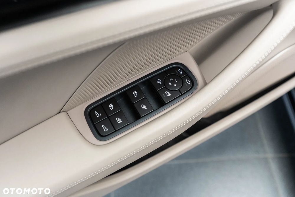 Porsche Panamera 4 - 26