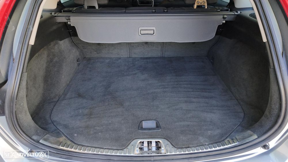 Volvo V60 2.0 D2 Momentum Drive - 11