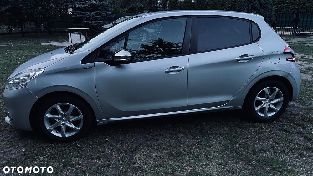 Peugeot 208 2015 photo 5