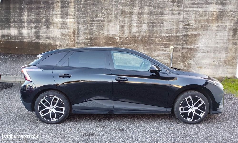 MG MG4 64 kWh Luxury - 9