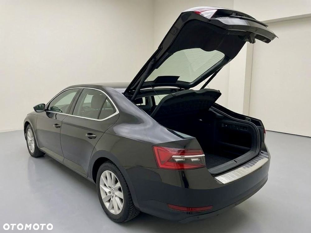 Skoda Superb 2.0 TDI SCR Ambition DSG - 9