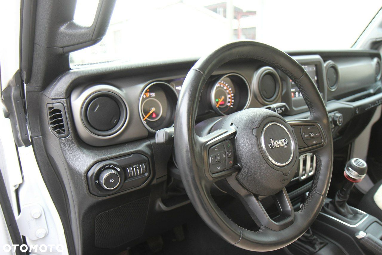 Jeep Wrangler - 23