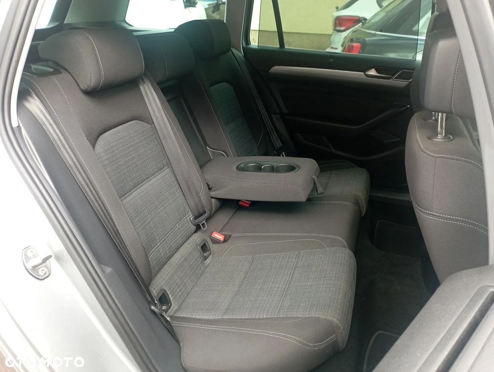 Volkswagen Passat Variant 2.0 TDI SCR Business Plus DSG - 10