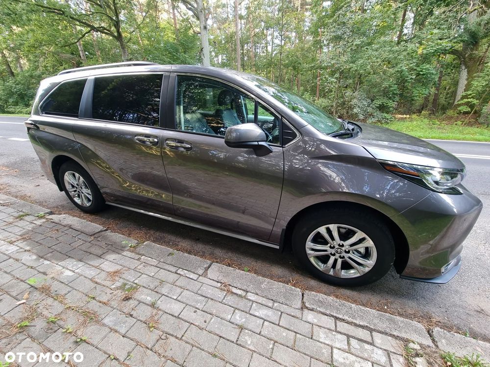 Toyota Sienna - 7