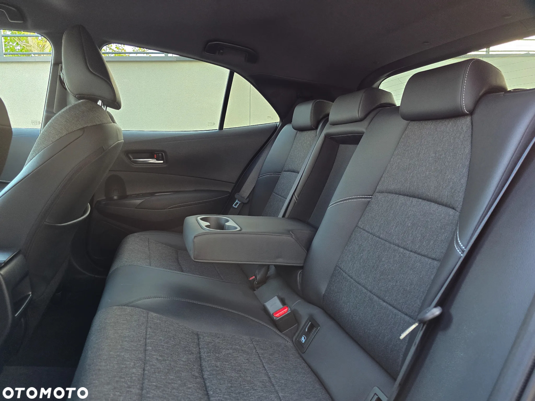 Toyota Corolla 1.8 Hybrid Executive - 32