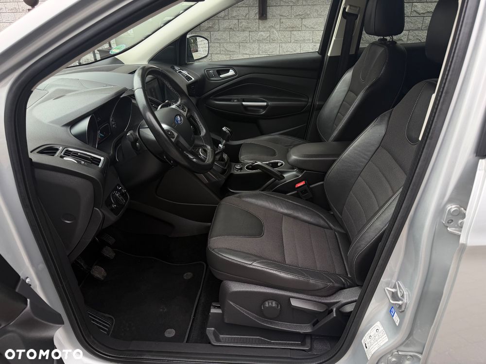 Ford Kuga 1.5 EcoBoost 2x4 Titanium - 19