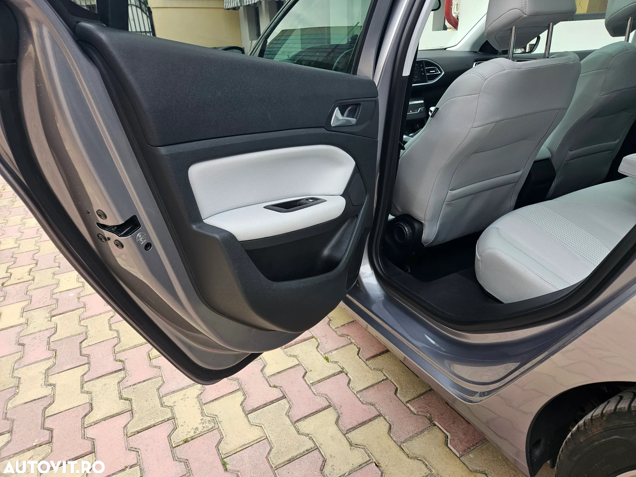 Peugeot 308 1.2 L PureTech Turbo S&S Allure Pack - 12