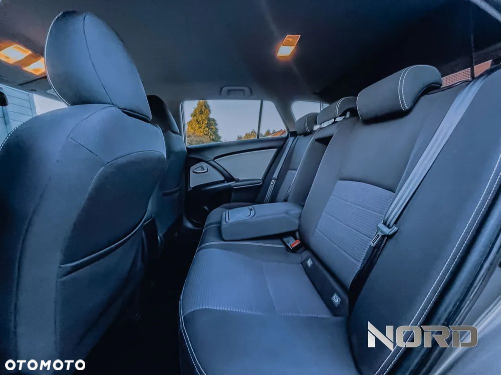 Toyota Avensis 1.8 Premium MS - 20