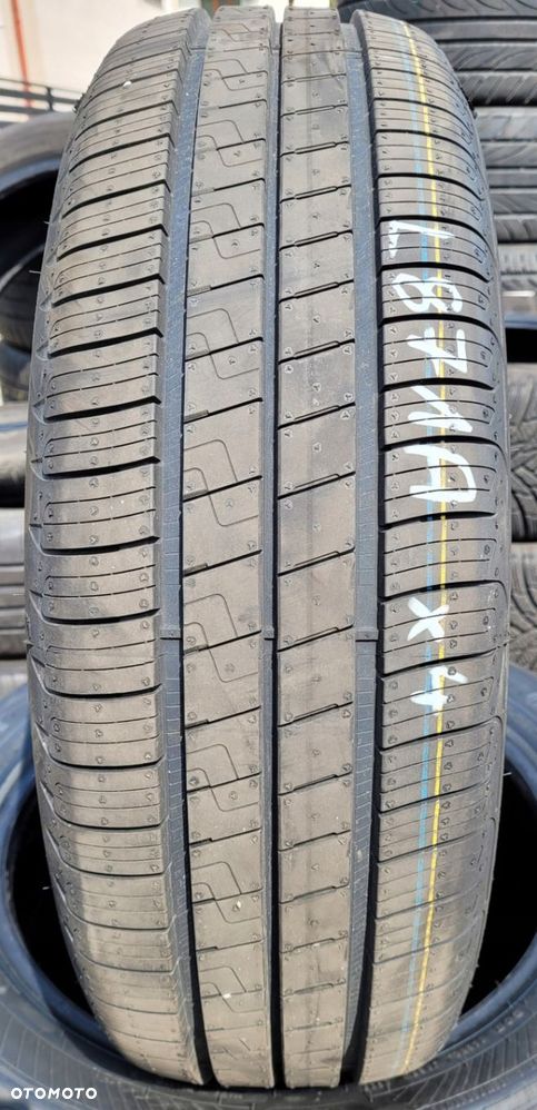 4x Goodyear EfficientGrip Performance 195/60R18 96H L871A - 3