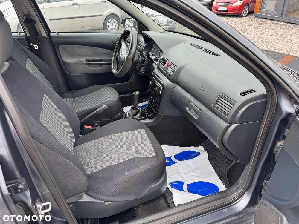 Skoda Octavia 1.6 Tour - 12