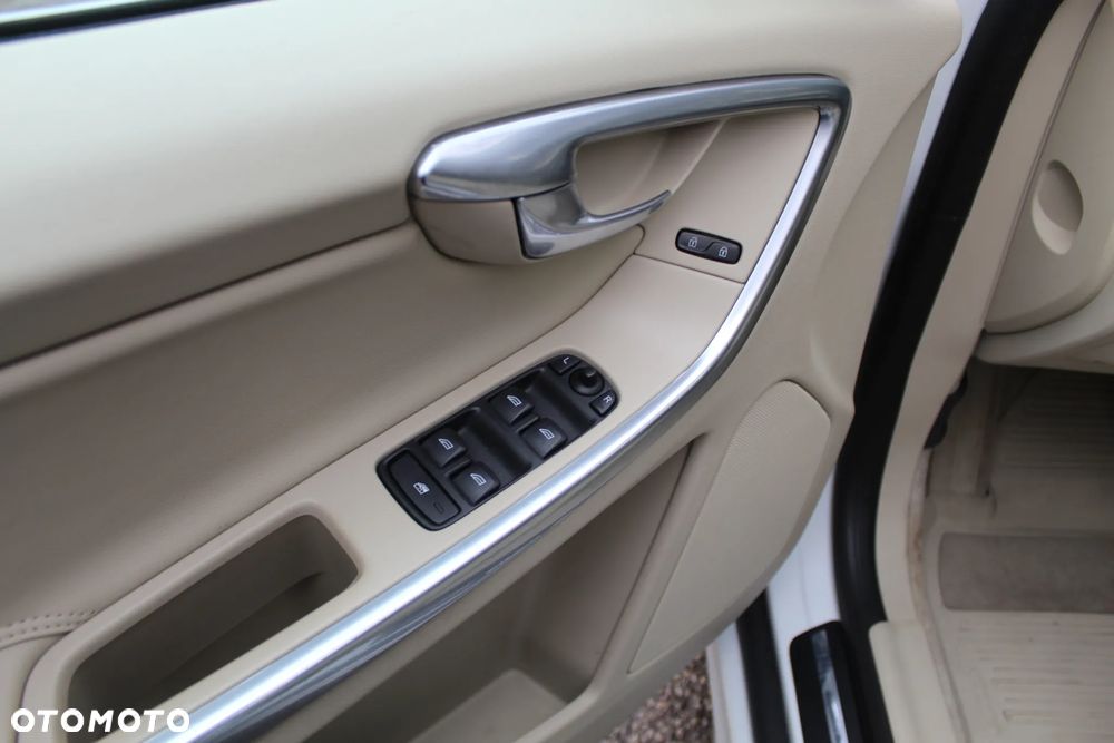 Volvo XC 60 T6 AWD Momentum - 22