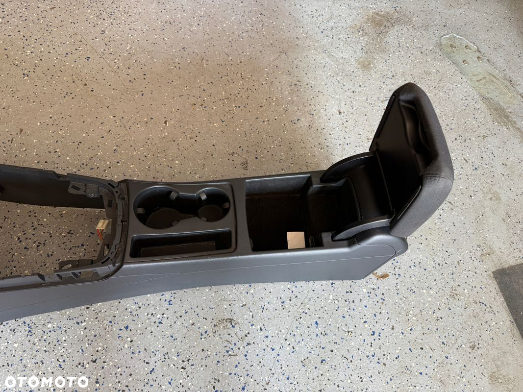 AUDI A4 B8 TUNEL ŚRODKOWY PODŁOKIETNIK 8K0864981D - 2