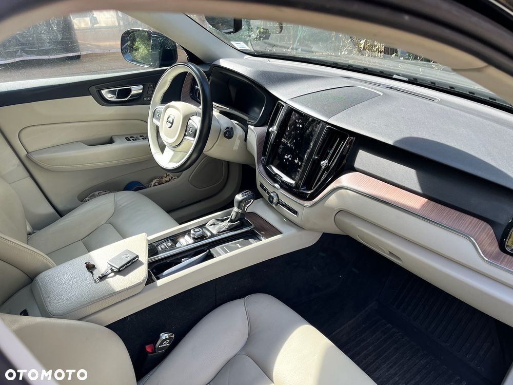 Volvo XC 60 T6 AWD Momentum - 1