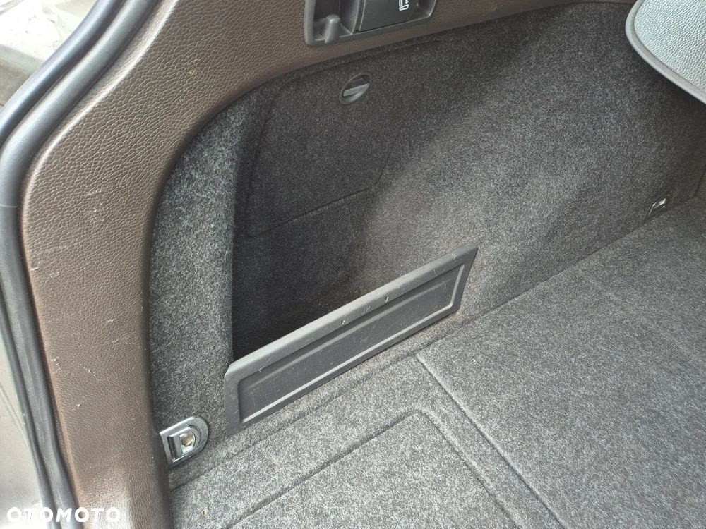 Volkswagen Passat 2.0 TDI Comfortline - 13
