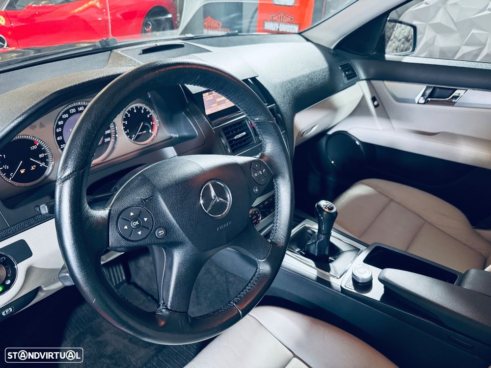 Mercedes-Benz C 200 CGi Avantgarde BlueEfficiency - 26