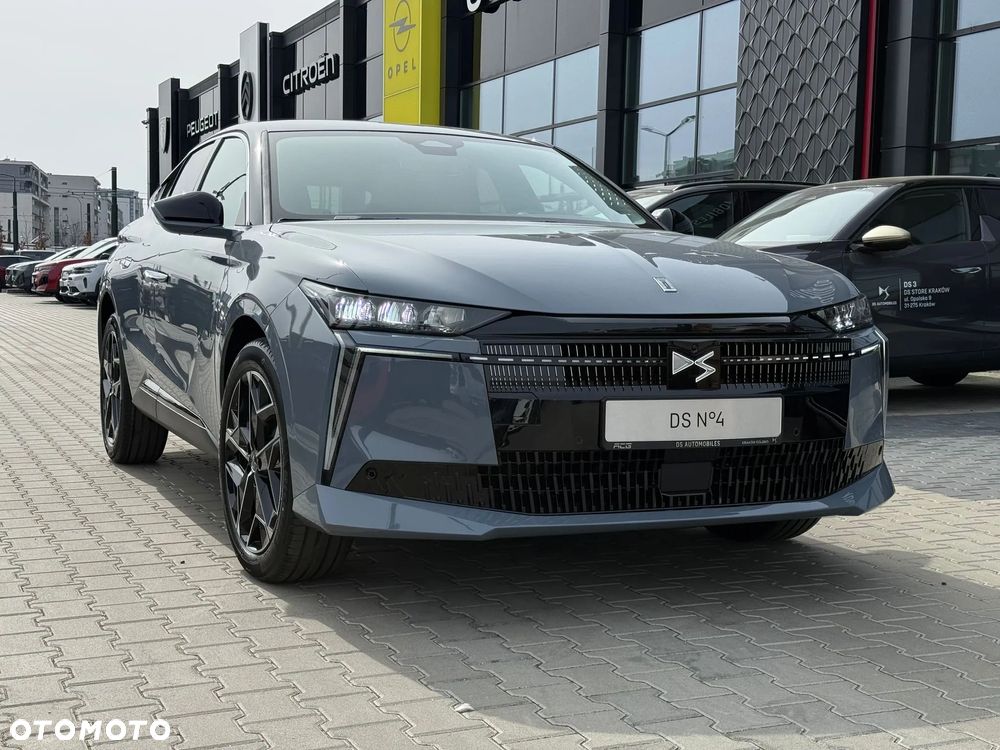 DS Automobiles N°4 1.2 mHEV Pallas eDCS6