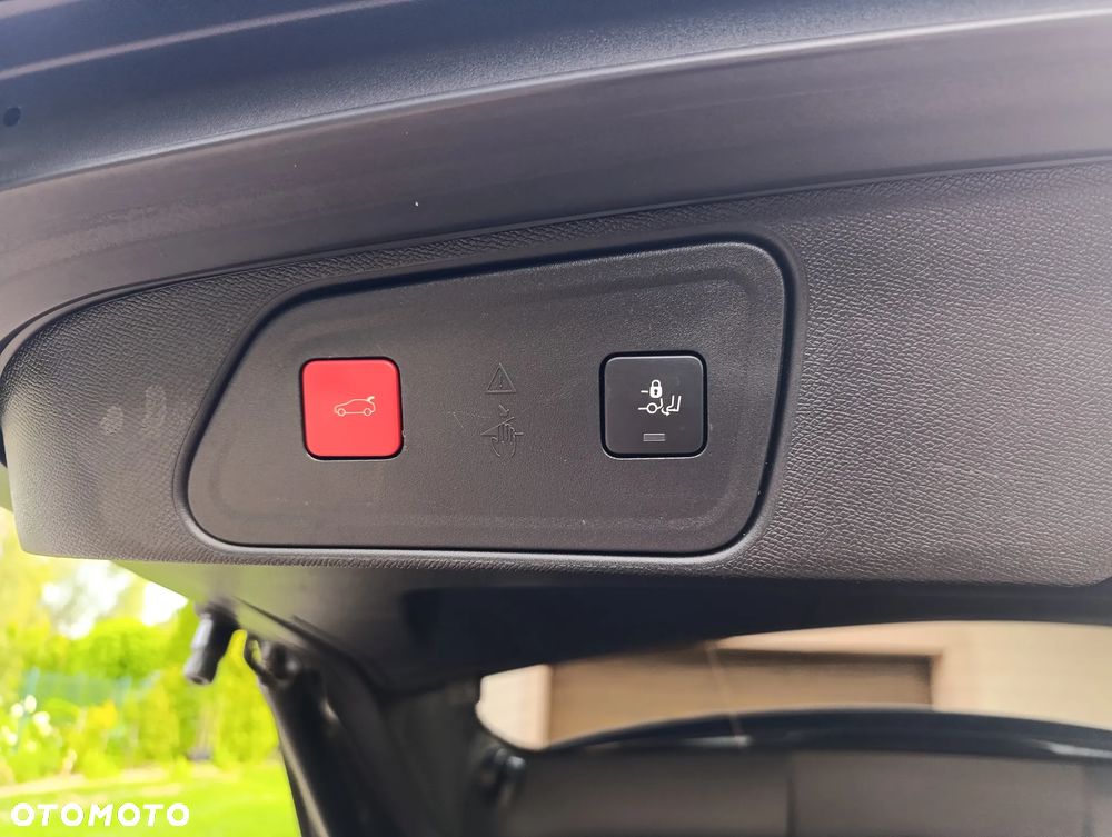 Peugeot 3008 1.6 PureTech Hybrid4 PHEV GT Pack S&S EAT8 - 36